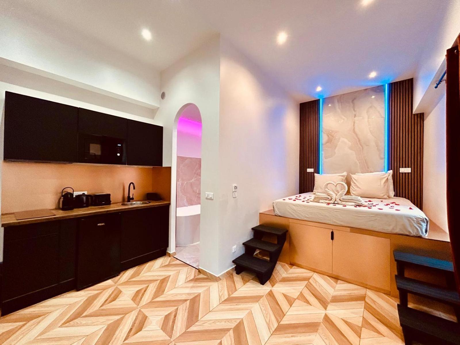 Intimate Escape - Seaside - Spa Bath - Wifi - Ac 니스 외부 사진
