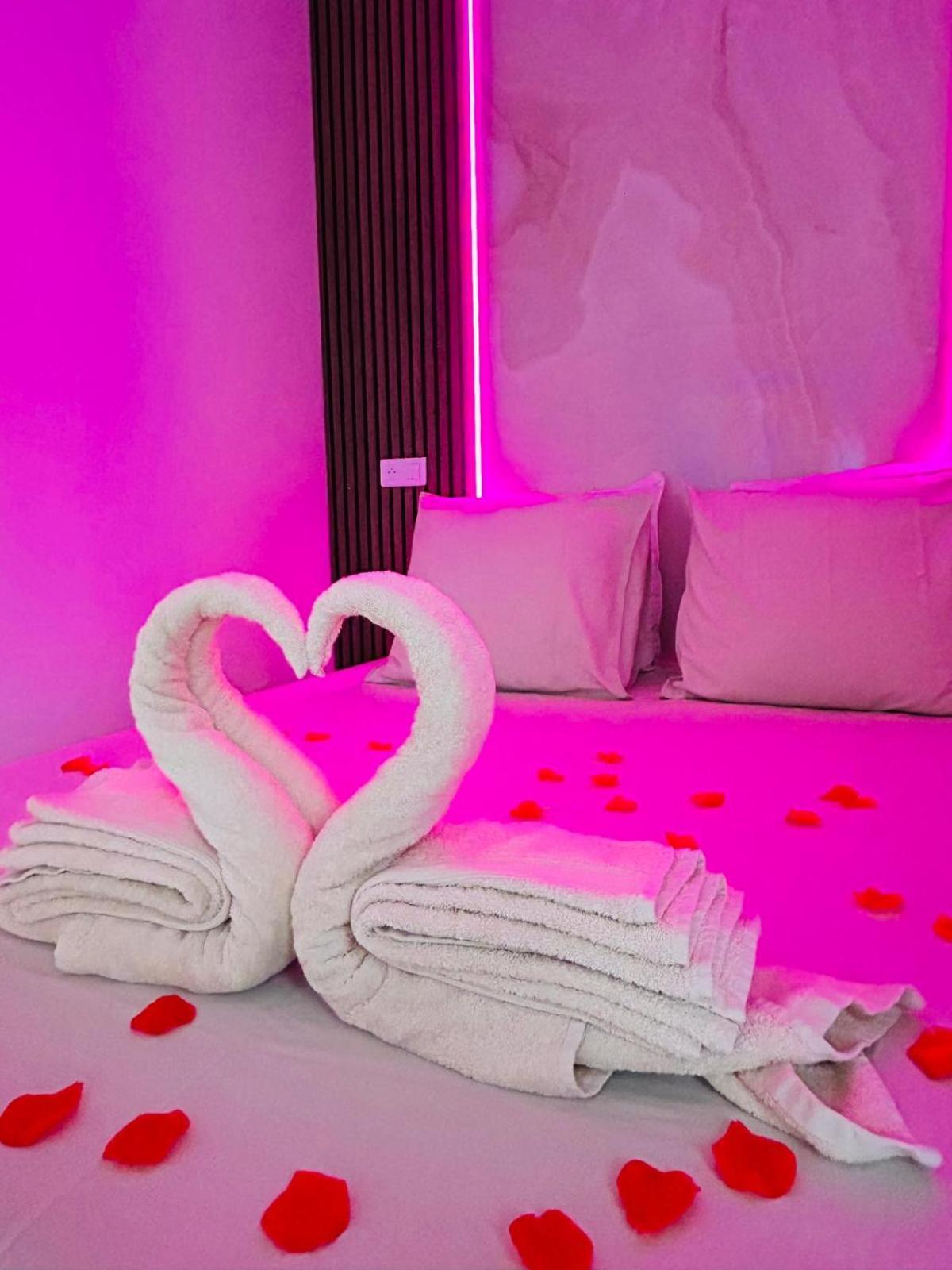 Intimate Escape - Seaside - Spa Bath - Wifi - Ac 니스 외부 사진