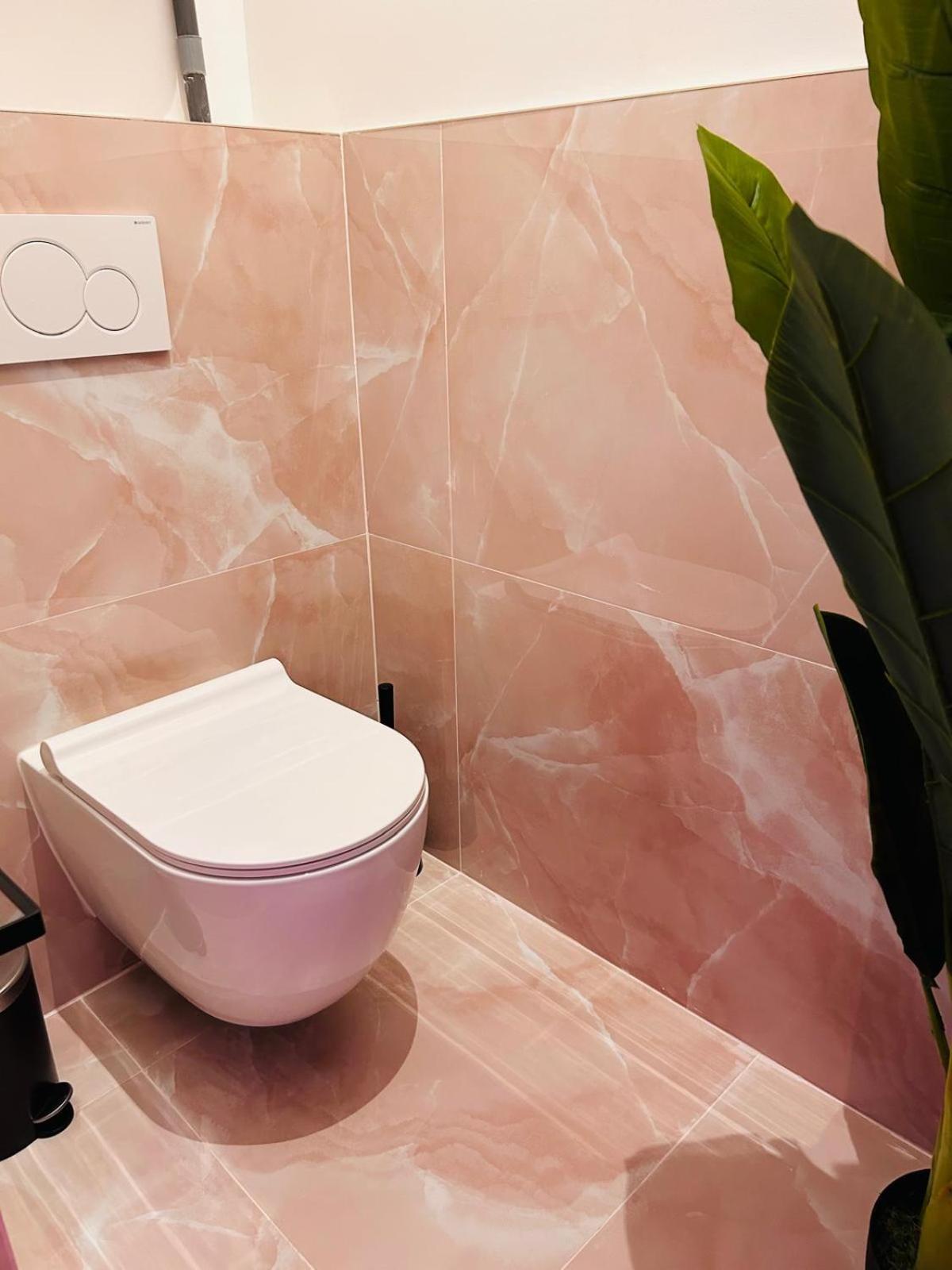 Intimate Escape - Seaside - Spa Bath - Wifi - Ac 니스 외부 사진